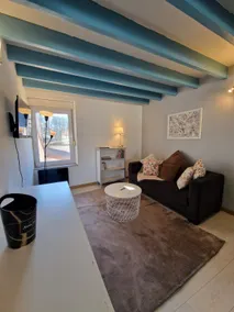 The Blue Loft Duplex - Free Parking - Image 4