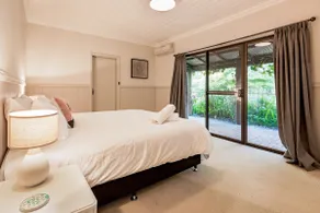 The Manor Family Country Retreat Near the Coast - Image 3