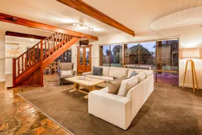 The Manor Family Country Retreat Near the Coast - Image 2