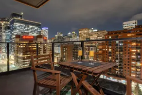 Skyline Jungle Retreat | City Views | Parking |Gym - Image 3