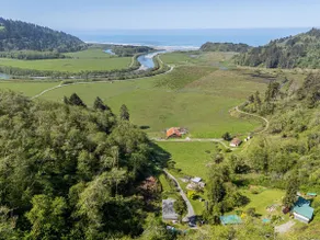 Cozy Redwood Escape, Views, Fire pit, Ocean View - Image 2
