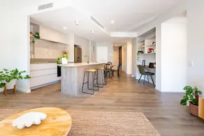 Soleil on Jonson - Luxury Byron Bay Apartment with Rooftop Pool, Balcony, 2 Bedrooms Above Light Yea - Image 5