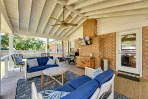 3 Mi to Beach: Coastal Escape in Mount Pleasant - Image 2