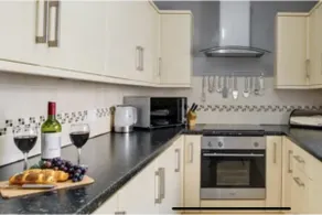 2Bed Maisonette-Sleeps 4-Balcony Sea views Wifi - Image 3