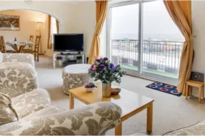 2Bed Maisonette-Sleeps 4-Balcony Sea views Wifi - Image 2