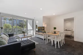 Central Braddon Retreat with Balcony & Pool Access - Image 2