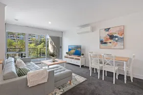 Stylish 1-Bed Apartment with Balcony & Pool Access - Image 2