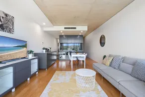 Chic 1-Bed Apartment Near Canberra’s Bustling CBD - Image 2