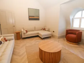 Castleton Suite - Image 4