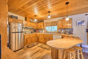 Heavenly Lake Haven -Relax at this Peaceful Home - Image 3