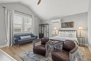 Pilot's Pad Studio on 75 Acres + Fishing Pond - Image 2