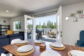 Twin Oaks Retreat by AvantStay - Image 3