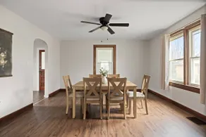 Bright and Simple Spacious Stay-Entire Home - Image 3