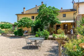 Adults-only apartment with pool in Chianti - Image 2