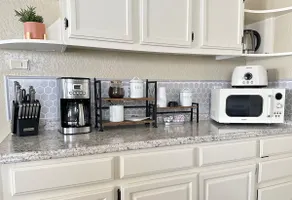 Near Downtown- Kitchen-Washer/Dryer-Parking - Image 5