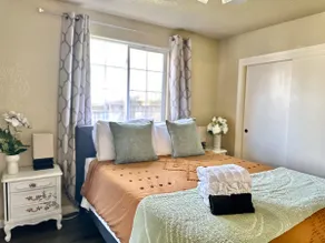 Near Downtown- Kitchen-Washer/Dryer-Parking - Image 2