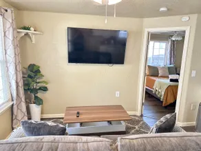 Near Downtown- Kitchen-Washer/Dryer-Parking - Image 3