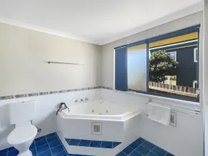 Our Haven: 4-Bed Escape Near Beach & Mogo Trails - Image 4