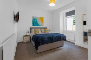 Huge 4-Bed House, Garden, Dog Friendly, Next to M8 - Image 5
