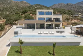 Dias Villa, Tennis, 2Pools, Walk to Beach & Shops, By ThinkVilla - Image 4