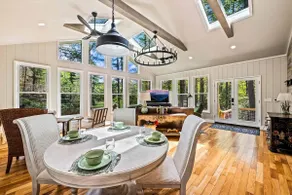 Cattail Cottage on Private Lake - Walk to Town - Image 4