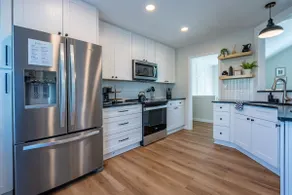 Modern 4BR Home Near Art, Nature & Dining - Image 4