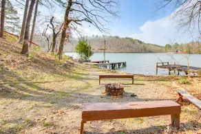 Lake Hamilton Family Gem: Hot Tub & Boat Slip! - Image 2