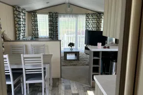 Caravan in Holcot - Sleeps 6 - Maximum 6 people - Maximum 4 adults per booking -Pet Friendly - Image 5