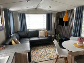 Tranquil Caravan Retreat by the Seaside PortSeton - Image 3