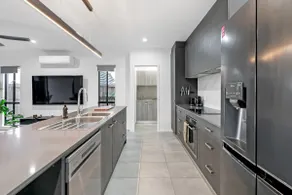 Manoora Haus - Industrial Oasis near Parks & Beach - Image 3