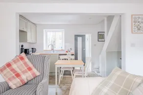 Cosy Flat in a Pretty Town. - Image 2