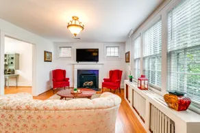 1 Mi to Dtwn Roanoke: Home w/ Yard & Mtn View! - Image 3