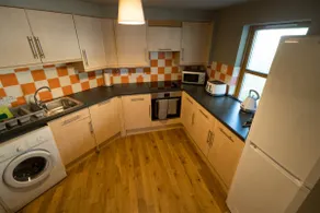 Hillside Apartment - Image 4