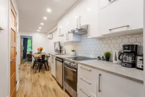 City Pulse: Stylish DownTown MTL 2BR Apt in MTL - Image 2