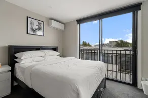 Modern 3-Bedroom Townhouse in Quiet Greenway - Image 2