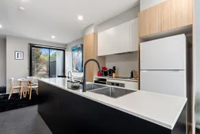 Modern 3-Bedroom Townhouse in Quiet Greenway - Image 4