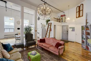 The Vintage Gem: Spacious Loft in Old Port MTL. - Image 3