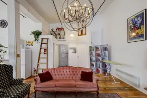 The Vintage Gem: Spacious Loft in Old Port MTL. - Image 2