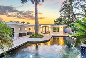 Luxe Oasis In St. Armands Circle with Private Pool - Image 4