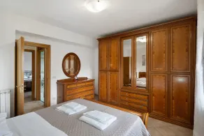 Procida apartment with courtyard view - Image 3