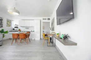 Stylish 1BR Suite near Lincoln Rd - Image 3