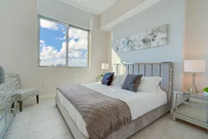 DESIGN DISTRICT LUXURY 2/2 PARADISE Q602 - Image 2