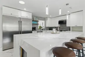 Sleeps 10 | Hot Tub • Pet-Friendly Beach - Image 4