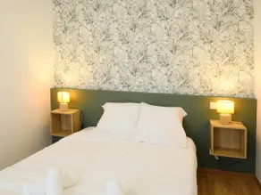 Elegant 2-bedroom apartment with air conditioning, wifi, linen - Image 3