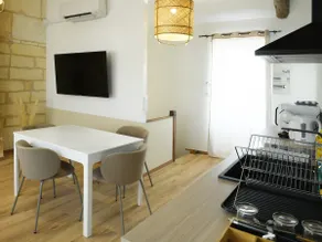Elegant 2-bedroom apartment with air conditioning, wifi, linen - Image 5