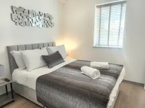 Modern 2-Bed Apartment, Sleeps 5, Free Parking, Netflix, New built - Image 2