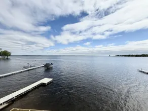 Huge Oneida Lakefront Retreat - Sleeps 20! - Image 4