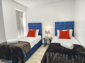 Luxury 2-Bedroom with A/C, Free Parking,Netflix - Image 4