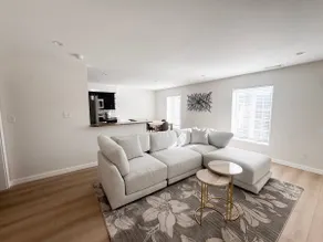 Stylish Modern 2025 Beach Condo - Image 2