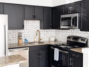 Stylish Modern 2025 Beach Condo - Image 5